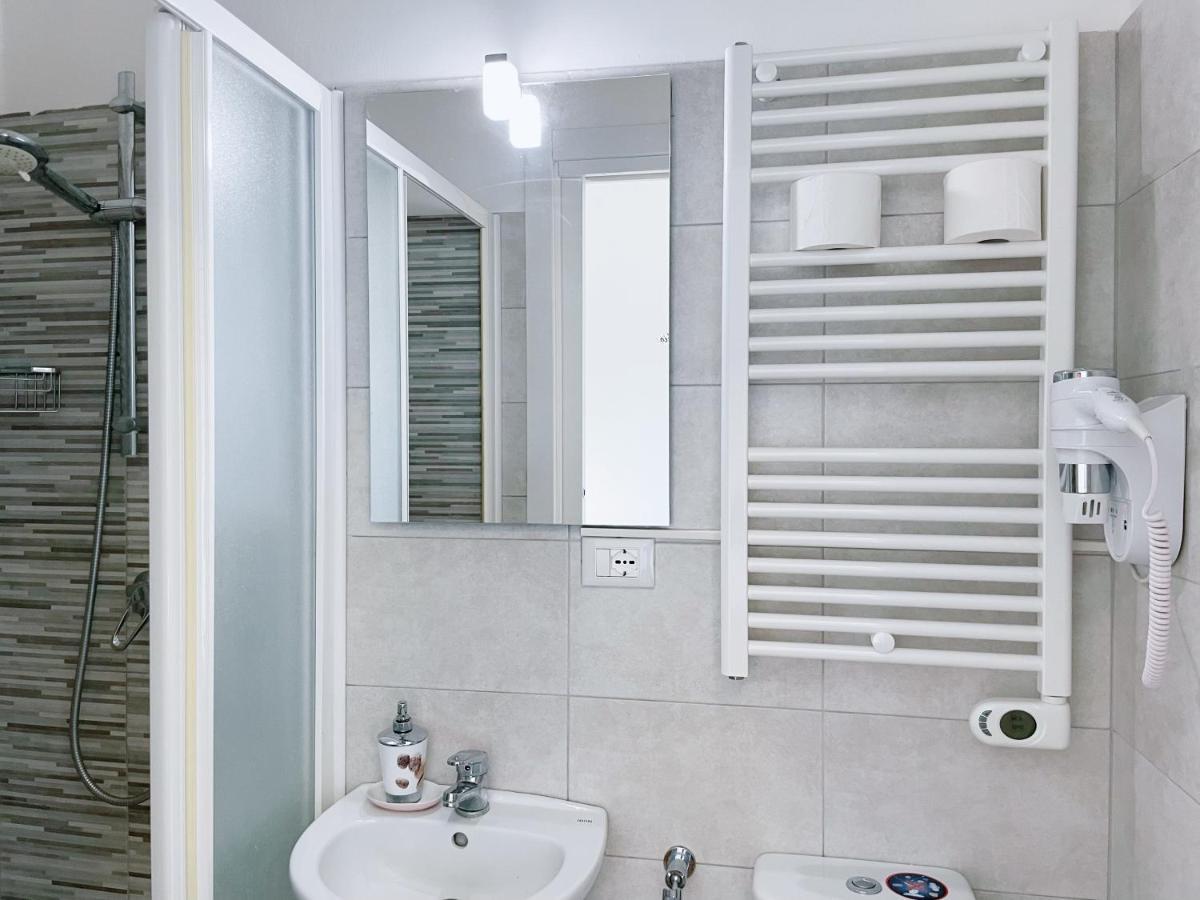 Confortini Rooms Sunday Verona Exterior photo