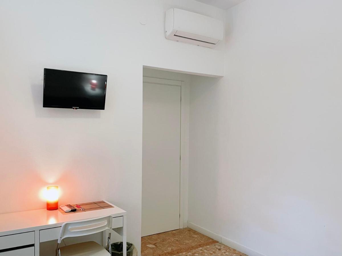 Confortini Rooms Sunday Verona Exterior photo