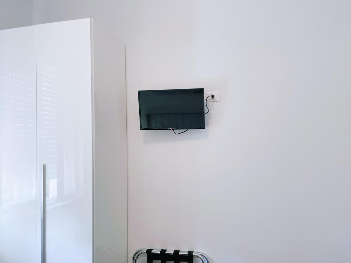 Confortini Rooms Sunday Verona Exterior photo