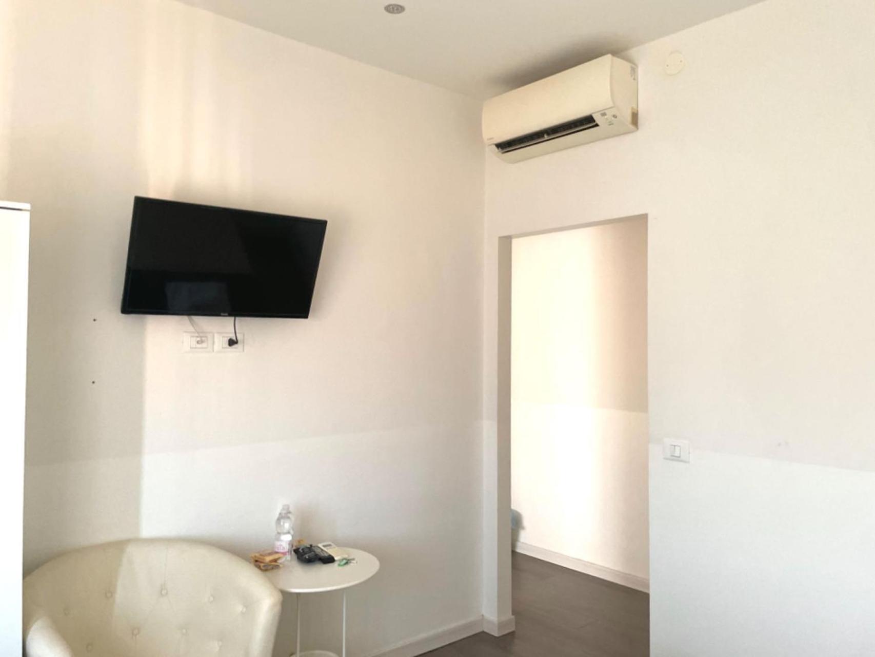 Confortini Rooms Sunday Verona Exterior photo
