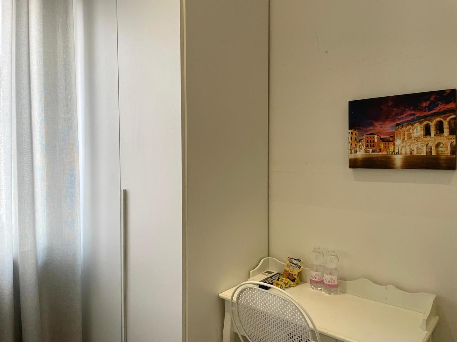 Confortini Rooms Sunday Verona Exterior photo