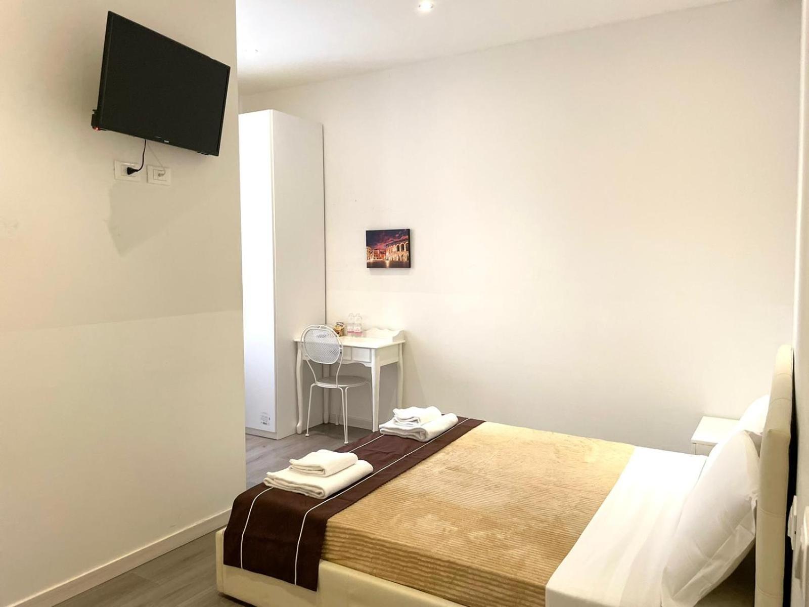 Confortini Rooms Sunday Verona Exterior photo